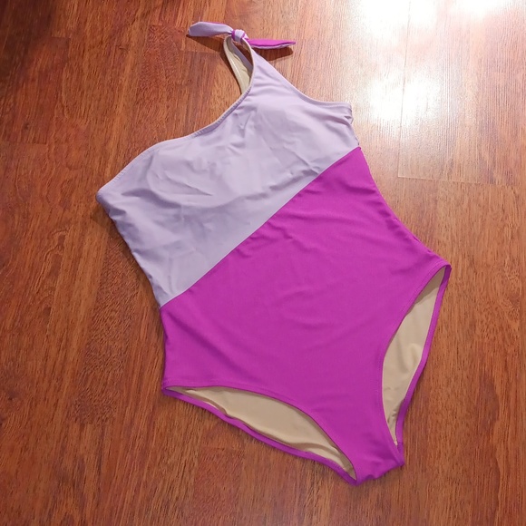 Old Navy swimsuit - Picture 2 of 6